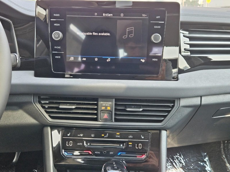 Volkswagen Jetta Vehicle Full-screen Gallery Image 6