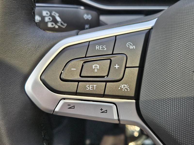 Volkswagen Jetta Vehicle Full-screen Gallery Image 10