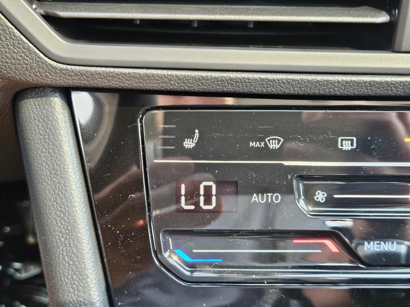 Volkswagen Jetta Vehicle Full-screen Gallery Image 13