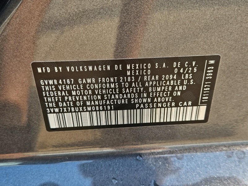 Volkswagen Jetta Vehicle Full-screen Gallery Image 16