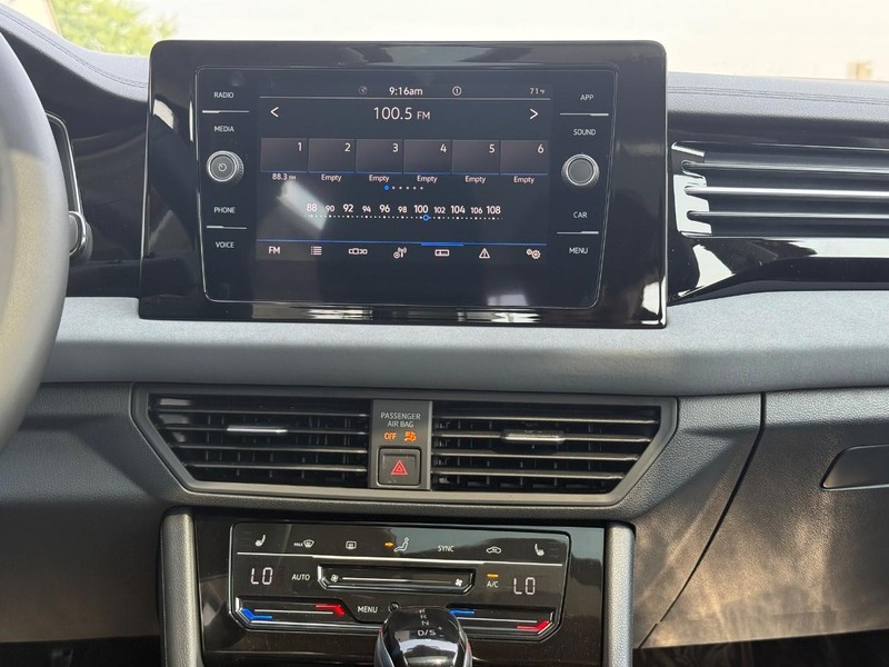 Volkswagen Jetta Vehicle Full-screen Gallery Image 6