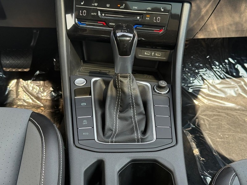 Volkswagen Jetta Vehicle Full-screen Gallery Image 7