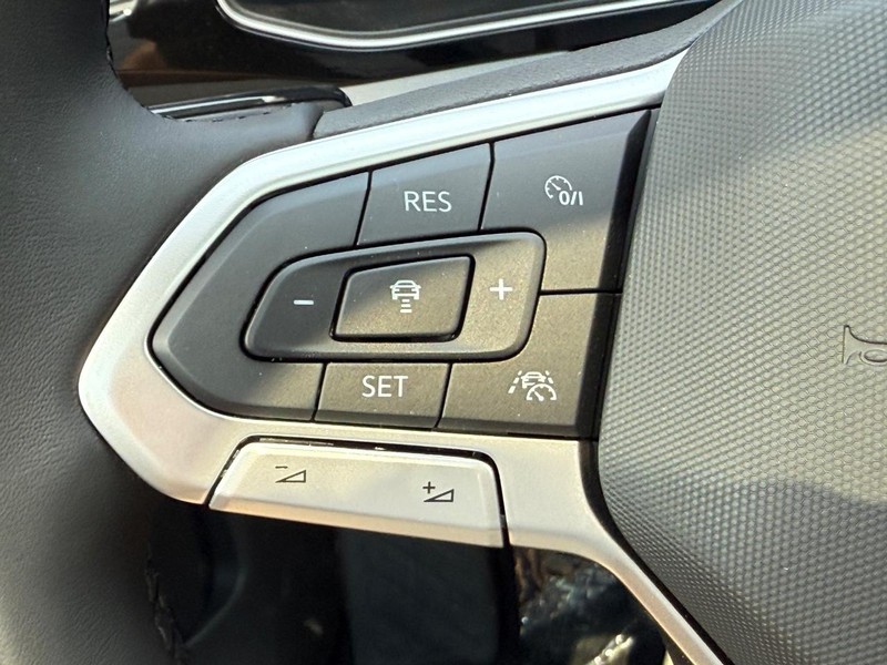 Volkswagen Jetta Vehicle Full-screen Gallery Image 10