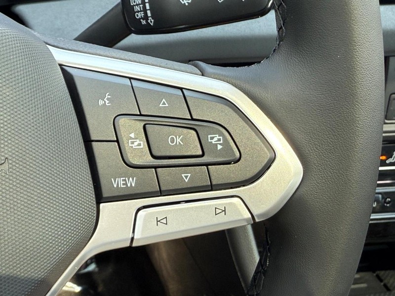 Volkswagen Jetta Vehicle Full-screen Gallery Image 11