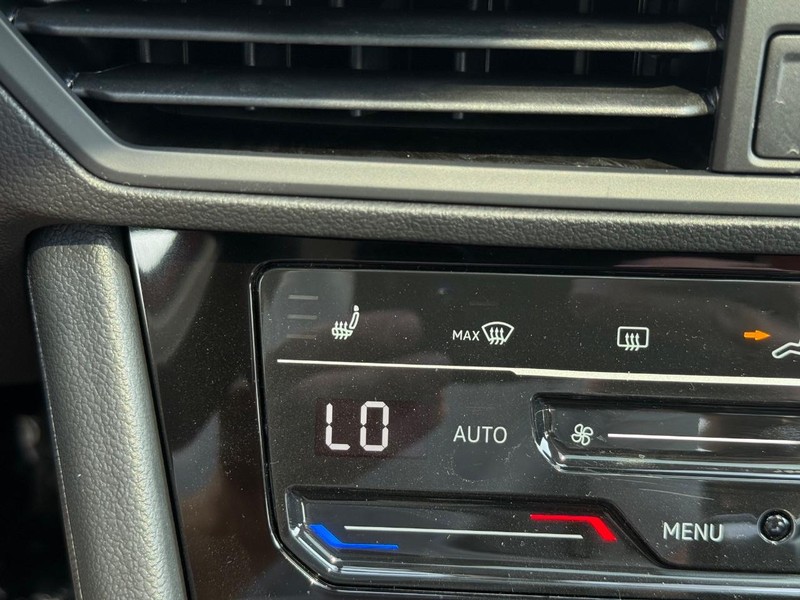 Volkswagen Jetta Vehicle Full-screen Gallery Image 14