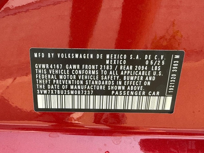 Volkswagen Jetta Vehicle Full-screen Gallery Image 17