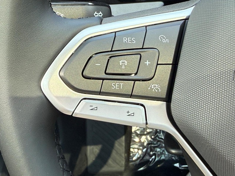 Volkswagen Jetta Vehicle Full-screen Gallery Image 9