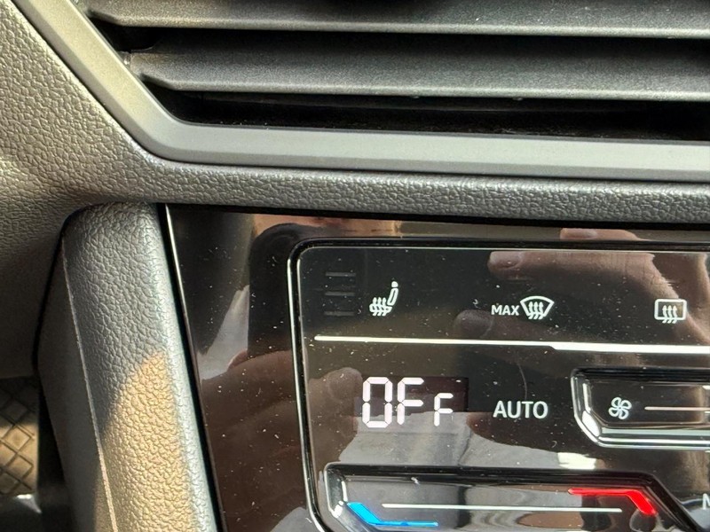 Volkswagen Jetta Vehicle Full-screen Gallery Image 12