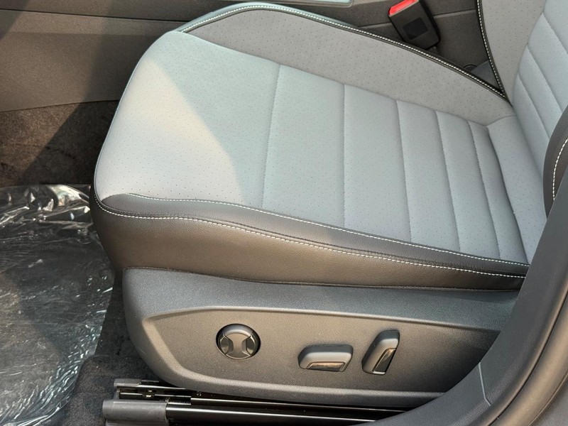 Volkswagen Jetta Vehicle Full-screen Gallery Image 14