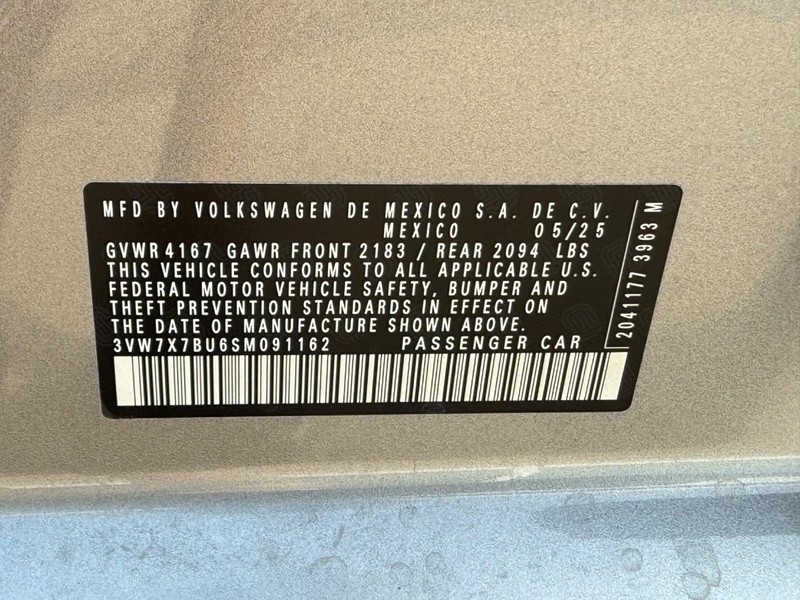 Volkswagen Jetta Vehicle Full-screen Gallery Image 15