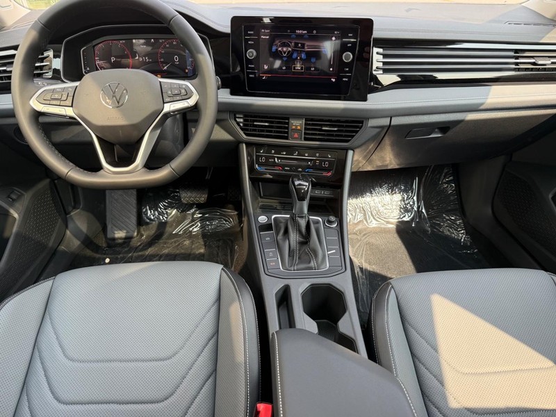 Volkswagen Jetta Vehicle Full-screen Gallery Image 5