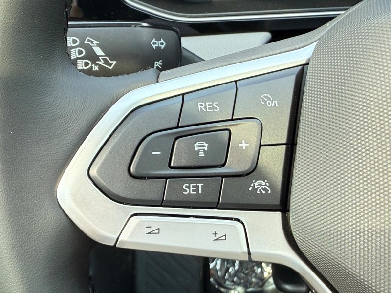 Volkswagen Jetta Vehicle Full-screen Gallery Image 11