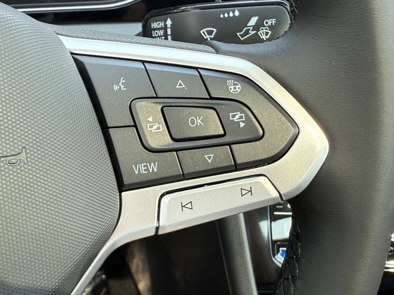 Volkswagen Jetta Vehicle Full-screen Gallery Image 12