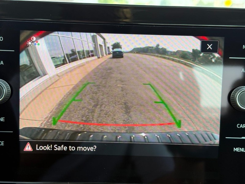 Volkswagen Jetta Vehicle Full-screen Gallery Image 13