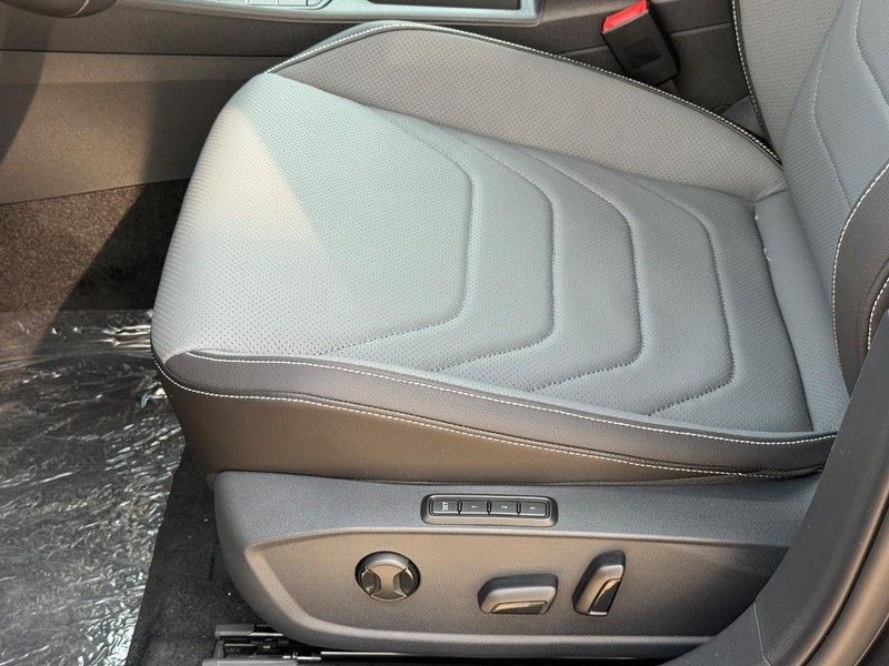 Volkswagen Jetta Vehicle Full-screen Gallery Image 17