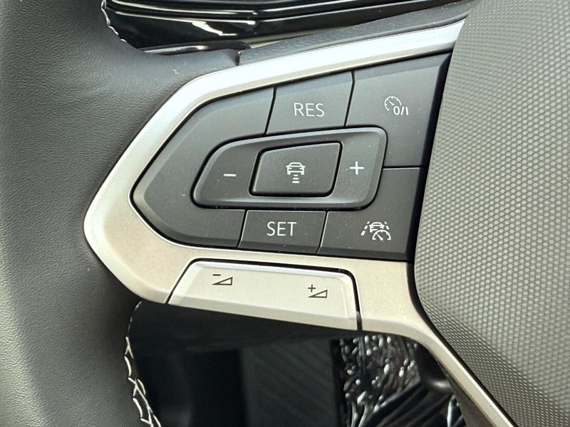 Volkswagen Taos Vehicle Full-screen Gallery Image 10