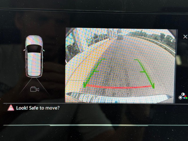 Volkswagen Taos Vehicle Full-screen Gallery Image 12