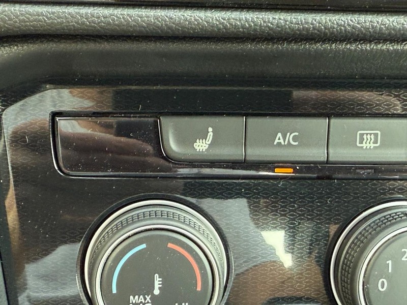 Volkswagen Taos Vehicle Full-screen Gallery Image 13