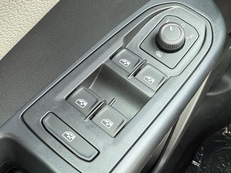 Volkswagen Taos Vehicle Full-screen Gallery Image 14