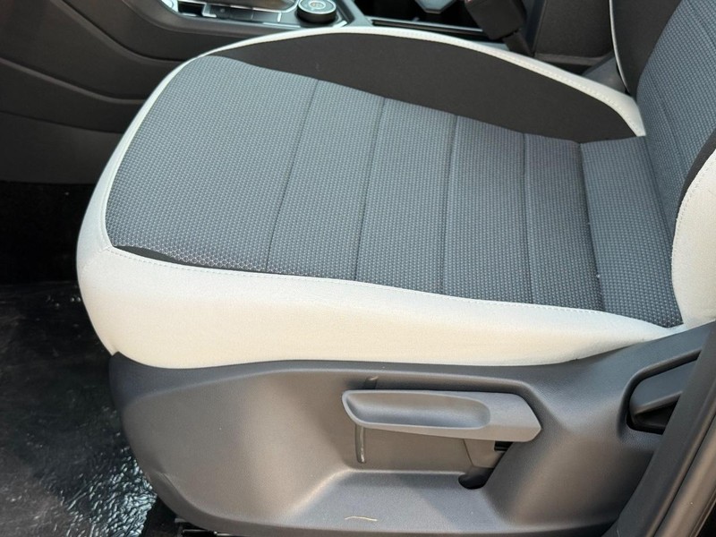 Volkswagen Taos Vehicle Full-screen Gallery Image 15