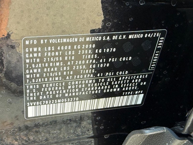 Volkswagen Taos Vehicle Full-screen Gallery Image 16