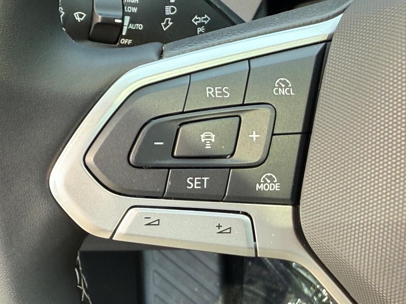 Volkswagen Tiguan Vehicle Full-screen Gallery Image 7