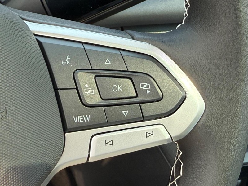 Volkswagen Tiguan Vehicle Full-screen Gallery Image 8