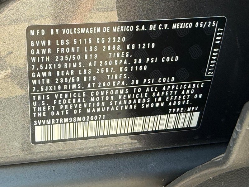 Volkswagen Tiguan Vehicle Full-screen Gallery Image 14