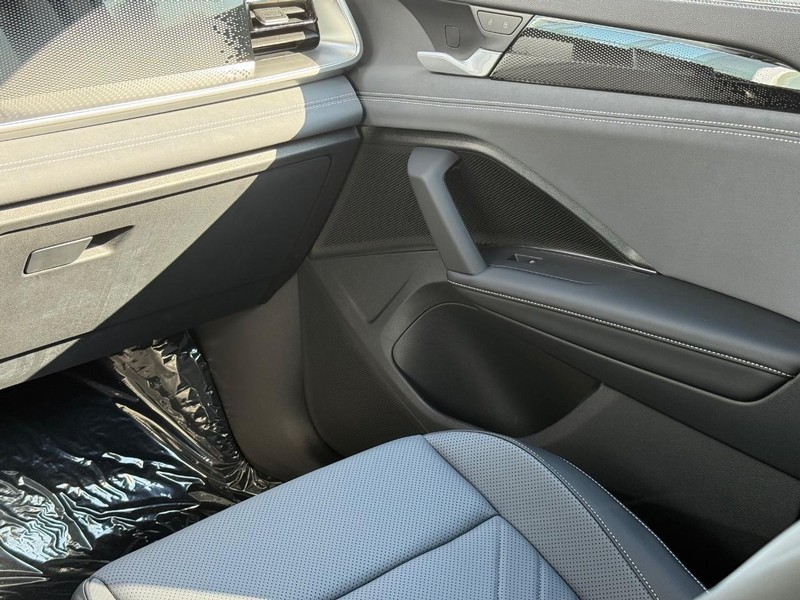 Volkswagen Tiguan Vehicle Full-screen Gallery Image 10