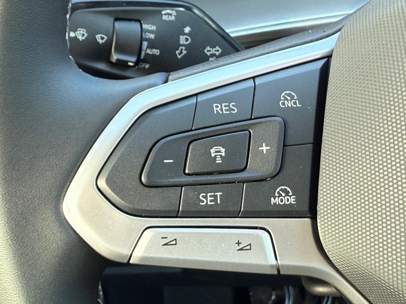 Volkswagen Tiguan Vehicle Full-screen Gallery Image 11