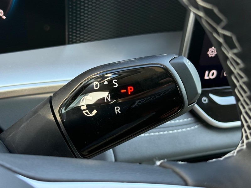 Volkswagen Tiguan Vehicle Full-screen Gallery Image 13