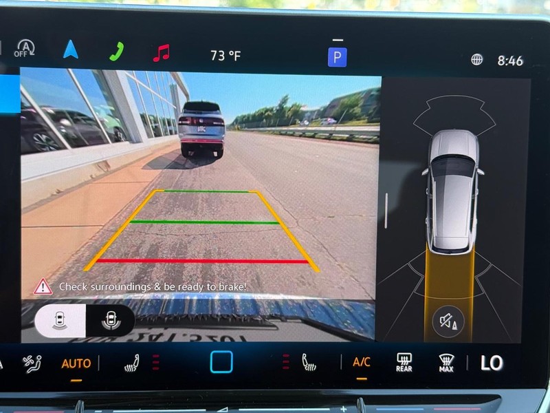 Volkswagen Tiguan Vehicle Full-screen Gallery Image 14