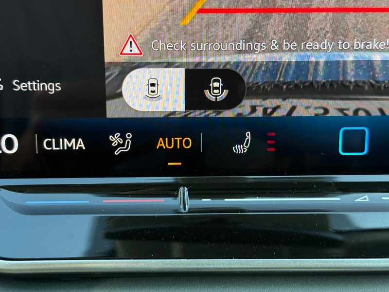 Volkswagen Tiguan Vehicle Full-screen Gallery Image 15