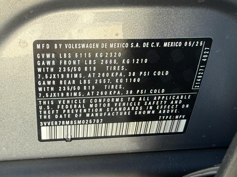 Volkswagen Tiguan Vehicle Full-screen Gallery Image 18