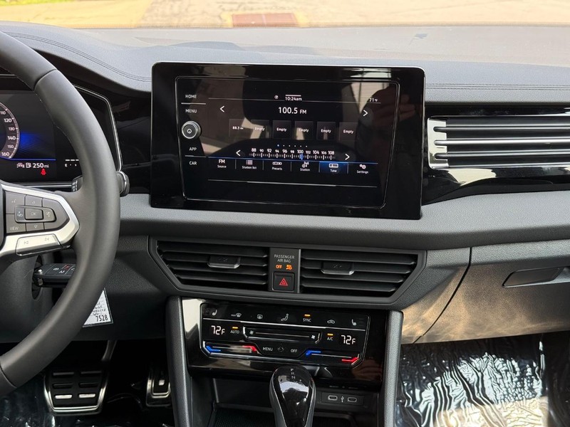 Volkswagen Jetta Vehicle Full-screen Gallery Image 7