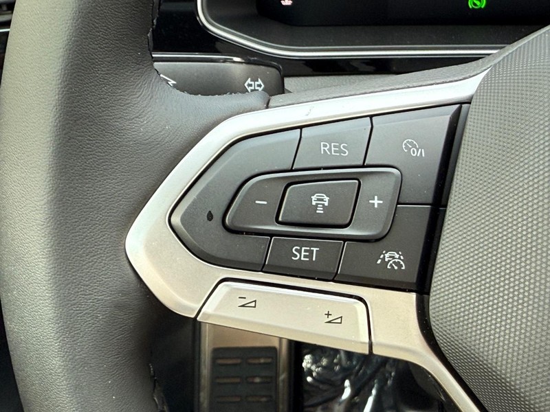 Volkswagen Jetta Vehicle Full-screen Gallery Image 11