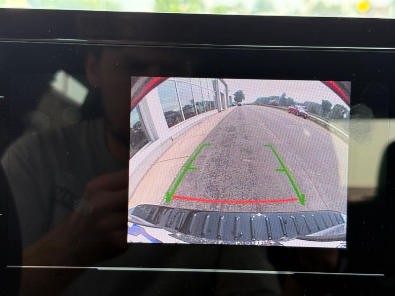 Volkswagen Jetta Vehicle Full-screen Gallery Image 13