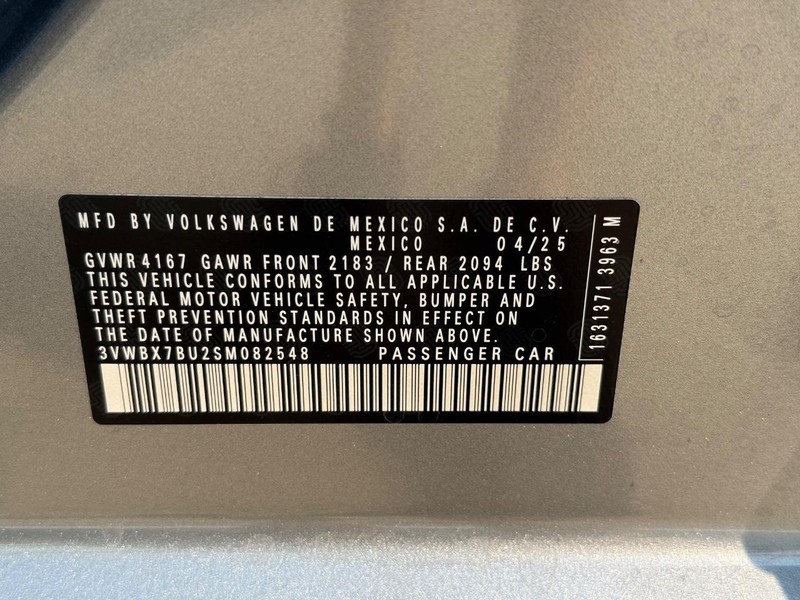 Volkswagen Jetta Vehicle Full-screen Gallery Image 16