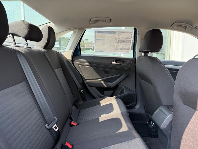 Volkswagen Jetta Vehicle Full-screen Gallery Image 4