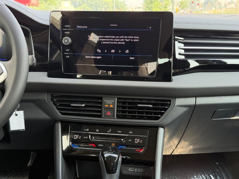 Volkswagen Jetta Vehicle Full-screen Gallery Image 6