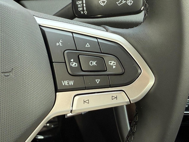 Volkswagen Jetta Vehicle Full-screen Gallery Image 11