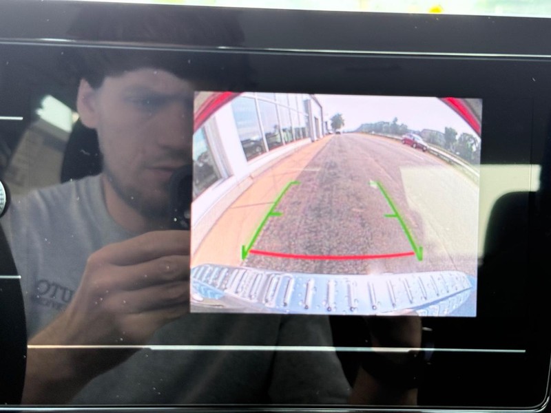 Volkswagen Jetta Vehicle Full-screen Gallery Image 12