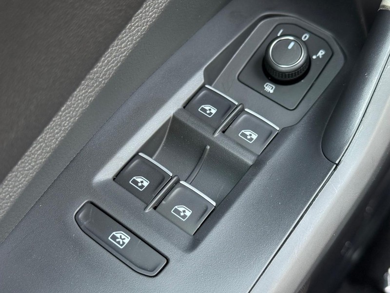 Volkswagen Jetta Vehicle Full-screen Gallery Image 13