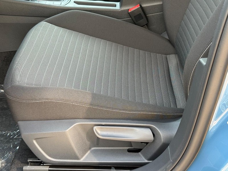 Volkswagen Jetta Vehicle Full-screen Gallery Image 14