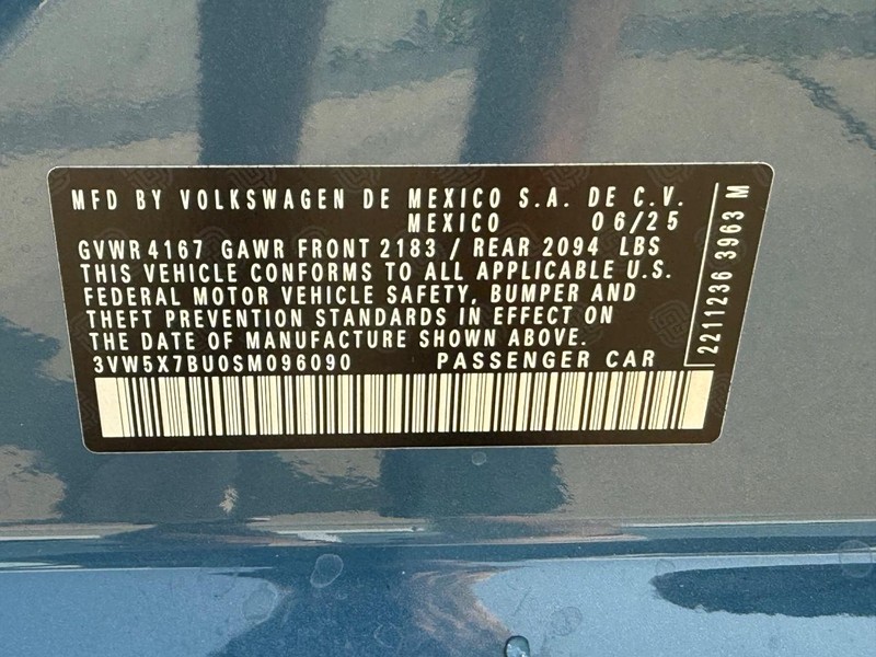 Volkswagen Jetta Vehicle Full-screen Gallery Image 15