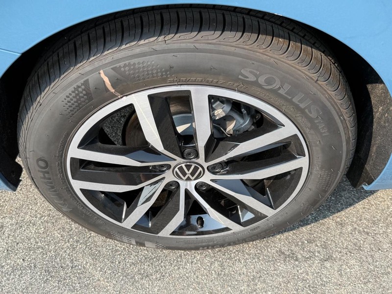 Volkswagen Jetta Vehicle Full-screen Gallery Image 4