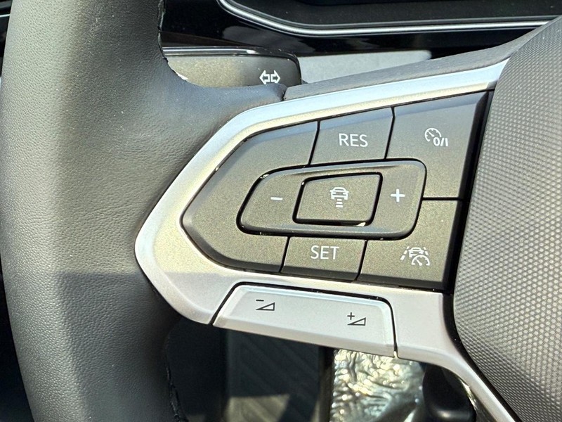 Volkswagen Jetta Vehicle Full-screen Gallery Image 11