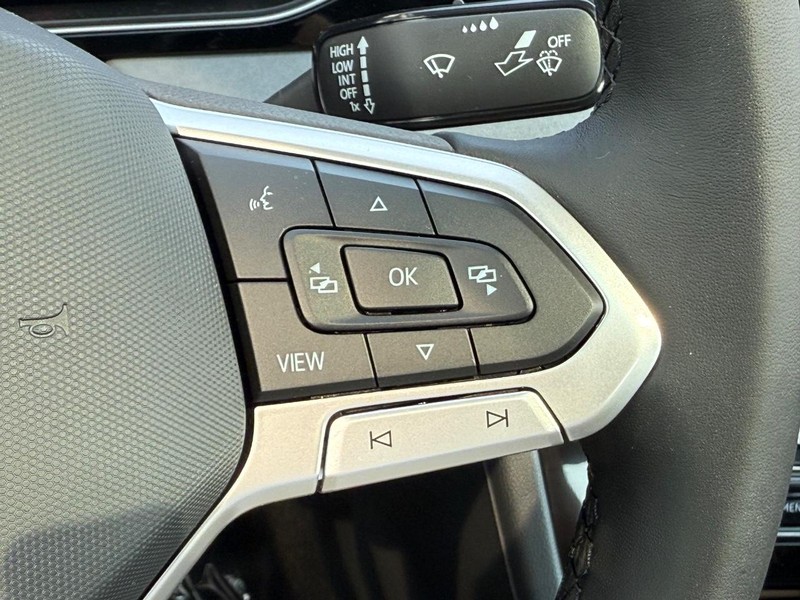 Volkswagen Jetta Vehicle Full-screen Gallery Image 12