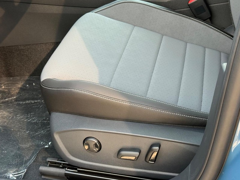 Volkswagen Jetta Vehicle Full-screen Gallery Image 16