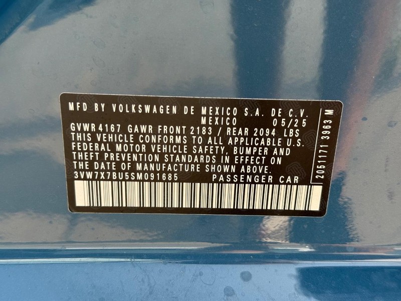 Volkswagen Jetta Vehicle Full-screen Gallery Image 17